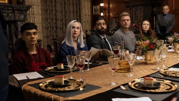 Netflix delivers a Halloween season binge with 'The Fall of the House of  Usher' – The Daily Aztec