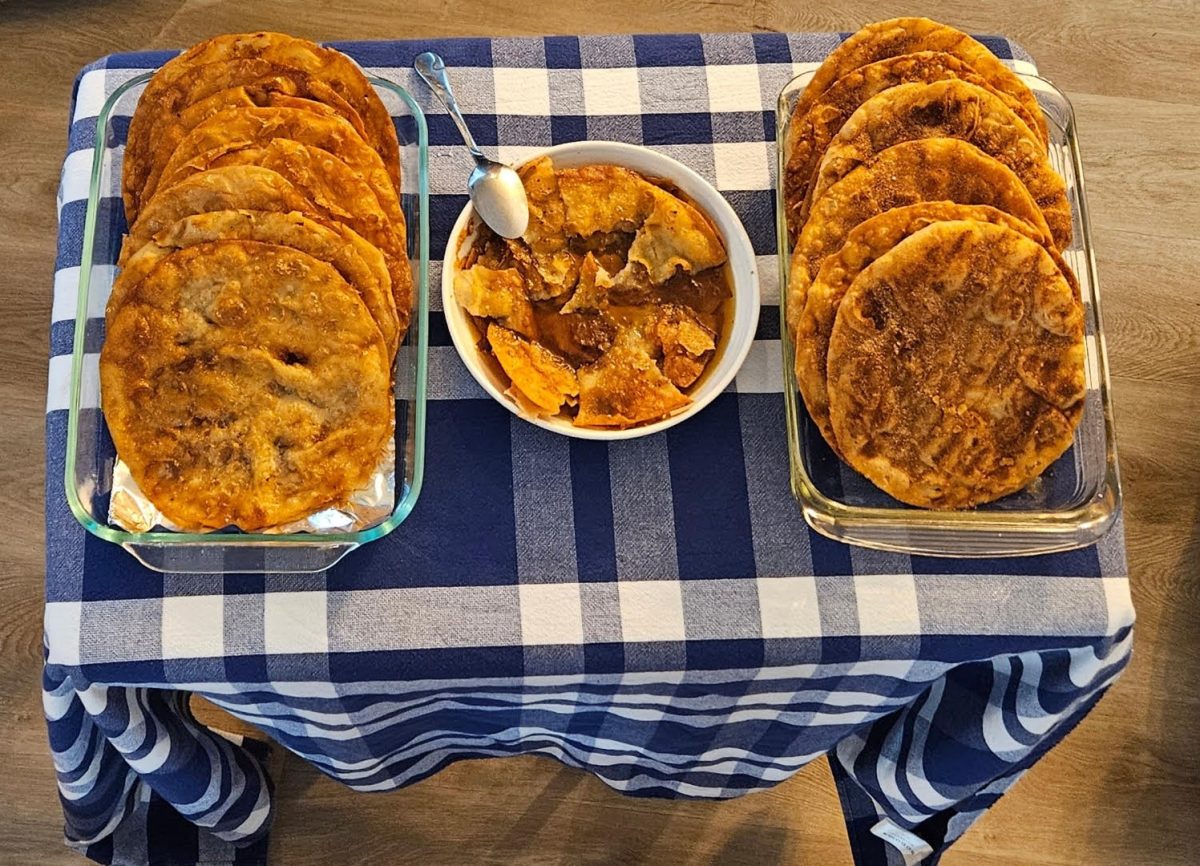 Los tres estilos de buñuelos: azucarados, enmielados y en plato, las formas de la niñez de Esmeralda Cardenas Hernandez.