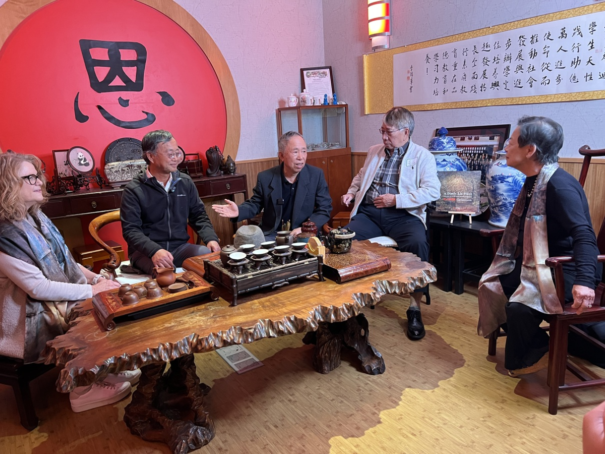 Mr. Yu and guests. Photos and captions provided by the Chinese Cultural Center. 
