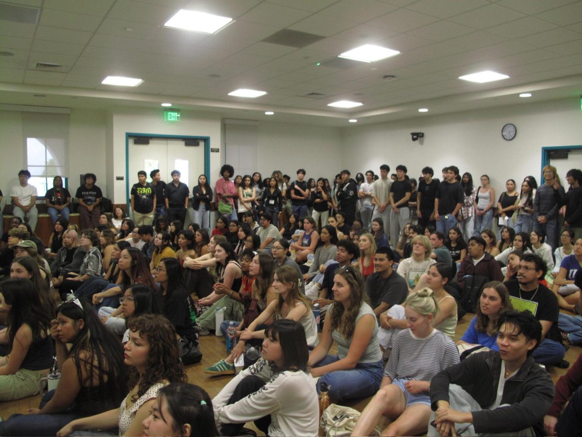 Students fill up Park Boulevard at SDSU for Cafe Club's first meeting (Photo courtesy of Abbey Lam)