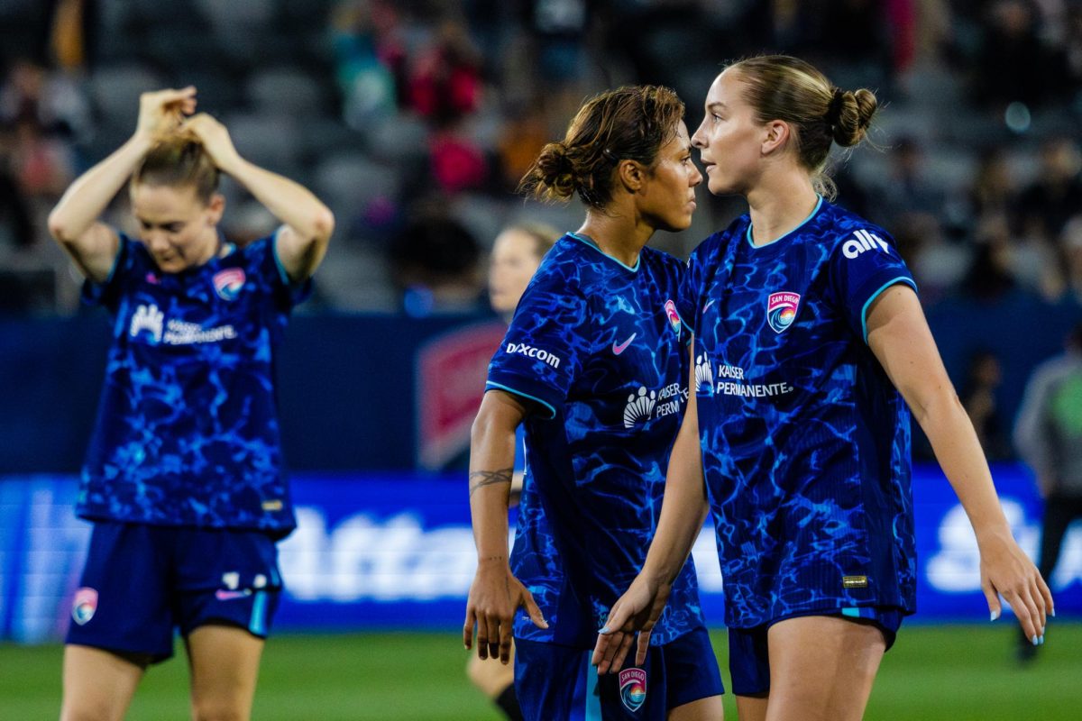 SD Wave players prepare on the field moments before kickoff in their match against the Houston Dash at Snapdragon Stadium on Mar. 14, 2026 