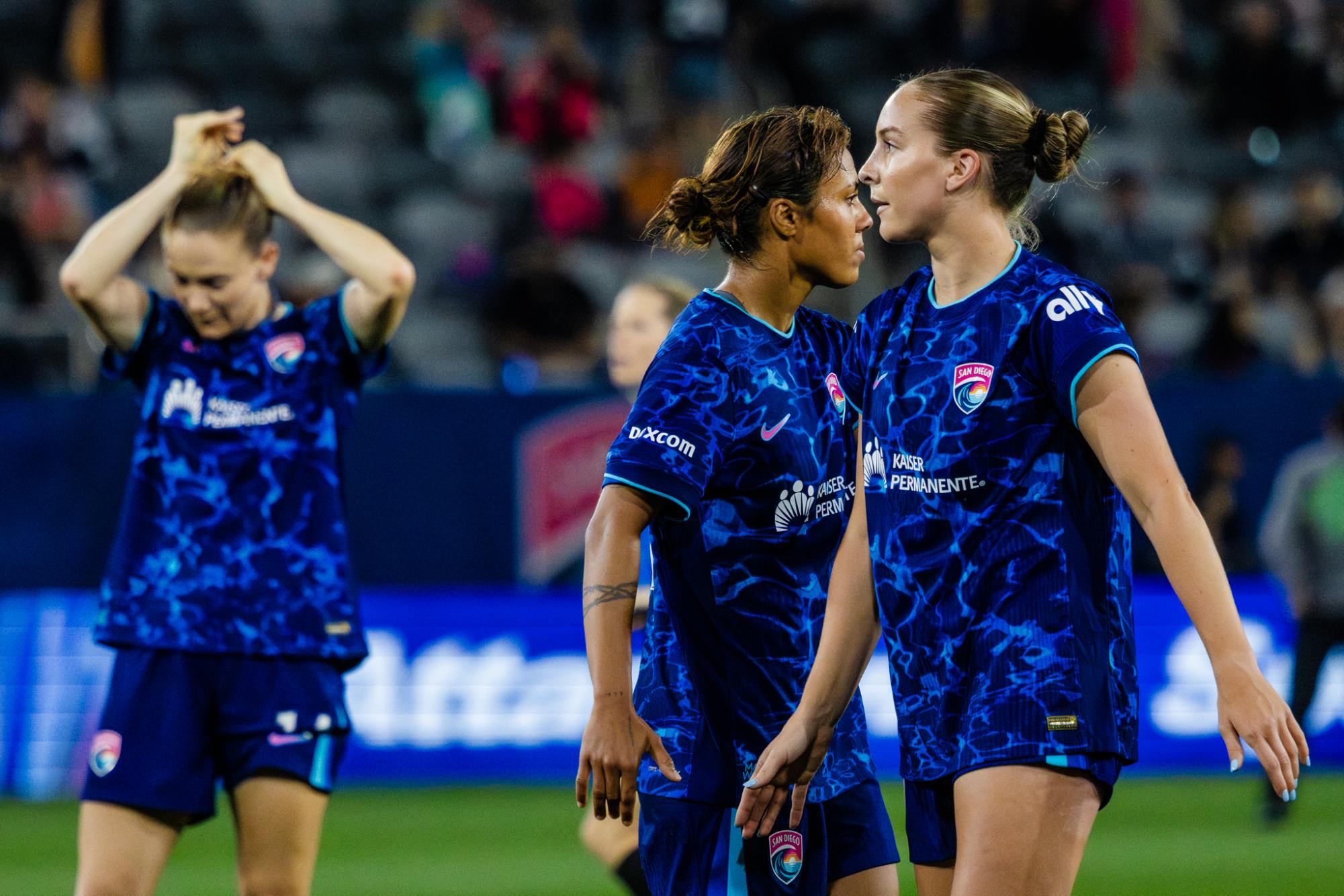 SD Wave players prepare on the field moments before kickoff in their match against the Houston Dash at Snapdragon Stadium on Mar. 14, 2026 