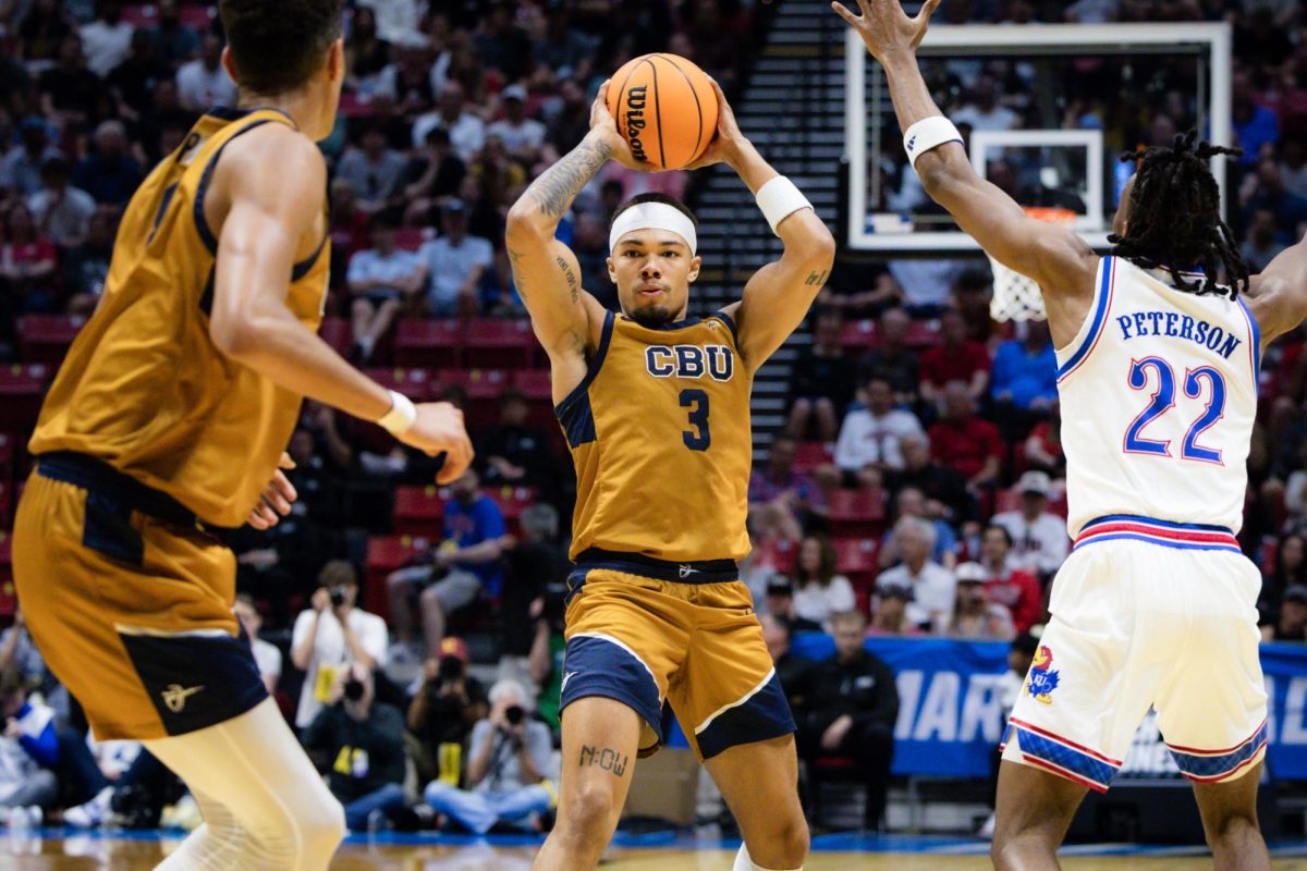 CBU guard Jayden Jackson spots his open teammate outside the paint during the NCAA first-round
game against Kansas on Mar. 20, 2026 (Jadeyn Larson)