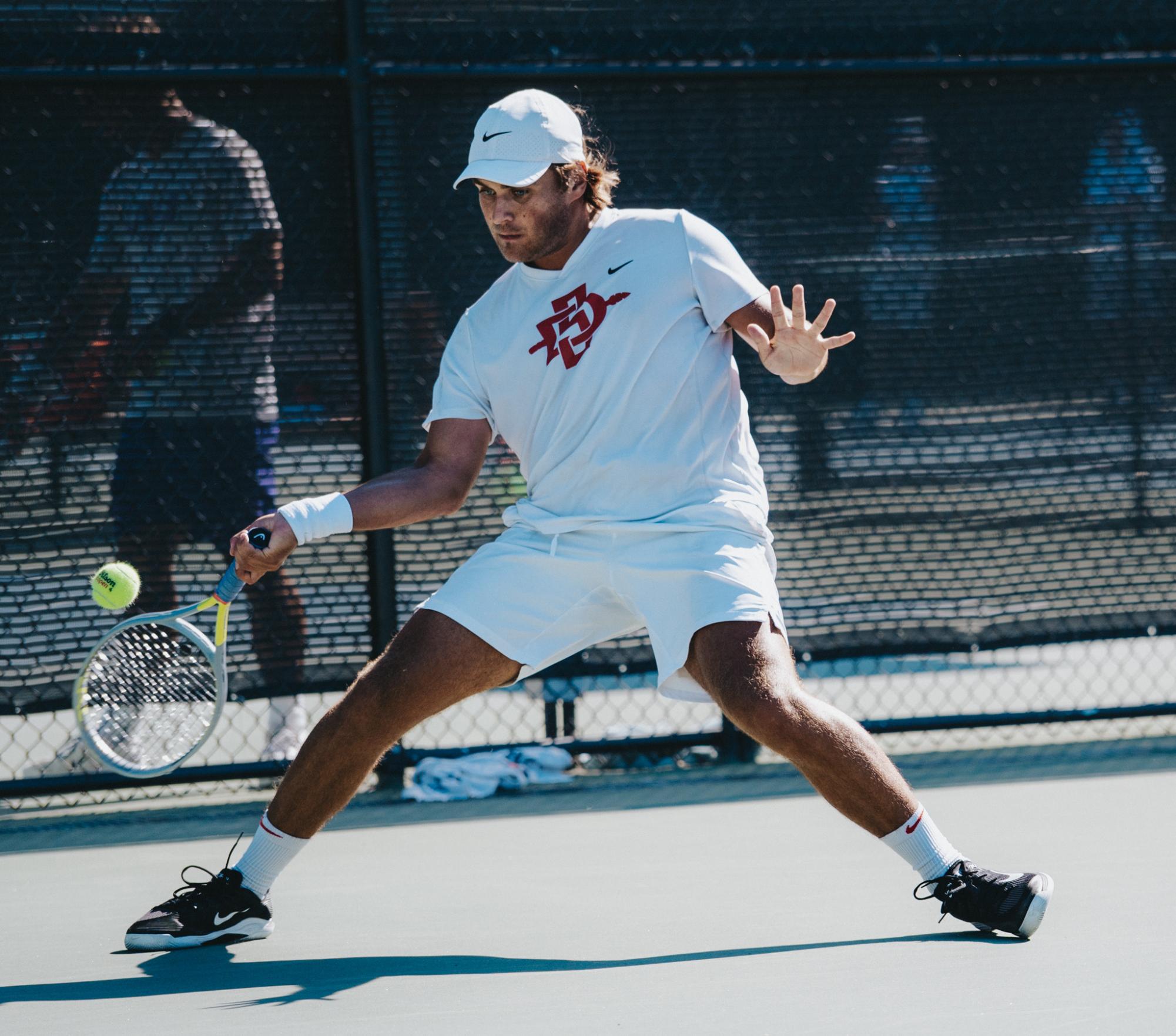 Aztecs Lars Johann's single matchup vs the Lopes Daniel Jankoski did not finish in the third set 