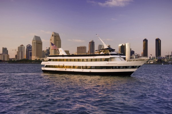 Ride an exciting cruise ship this New Years Eve